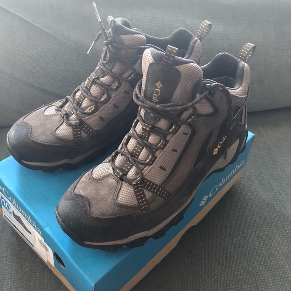 columbia omni tech hiking boots